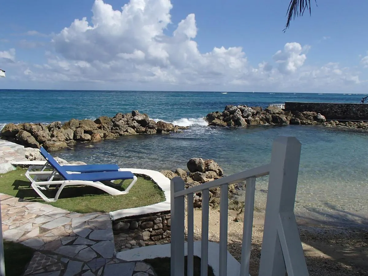 ** Aparthotel Chrisanns Beach Resort Ocho Rios Jamaica