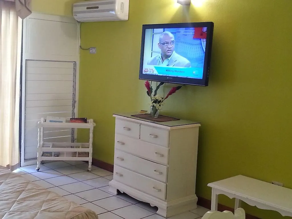 Chrisanns Beach Resort Ocho Rios 2*,